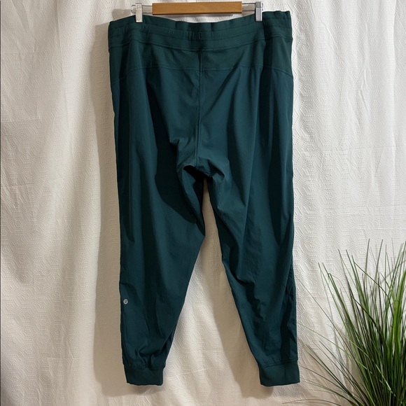 Lululemon Dance Studio Jogger Green - Picture 4 of 6